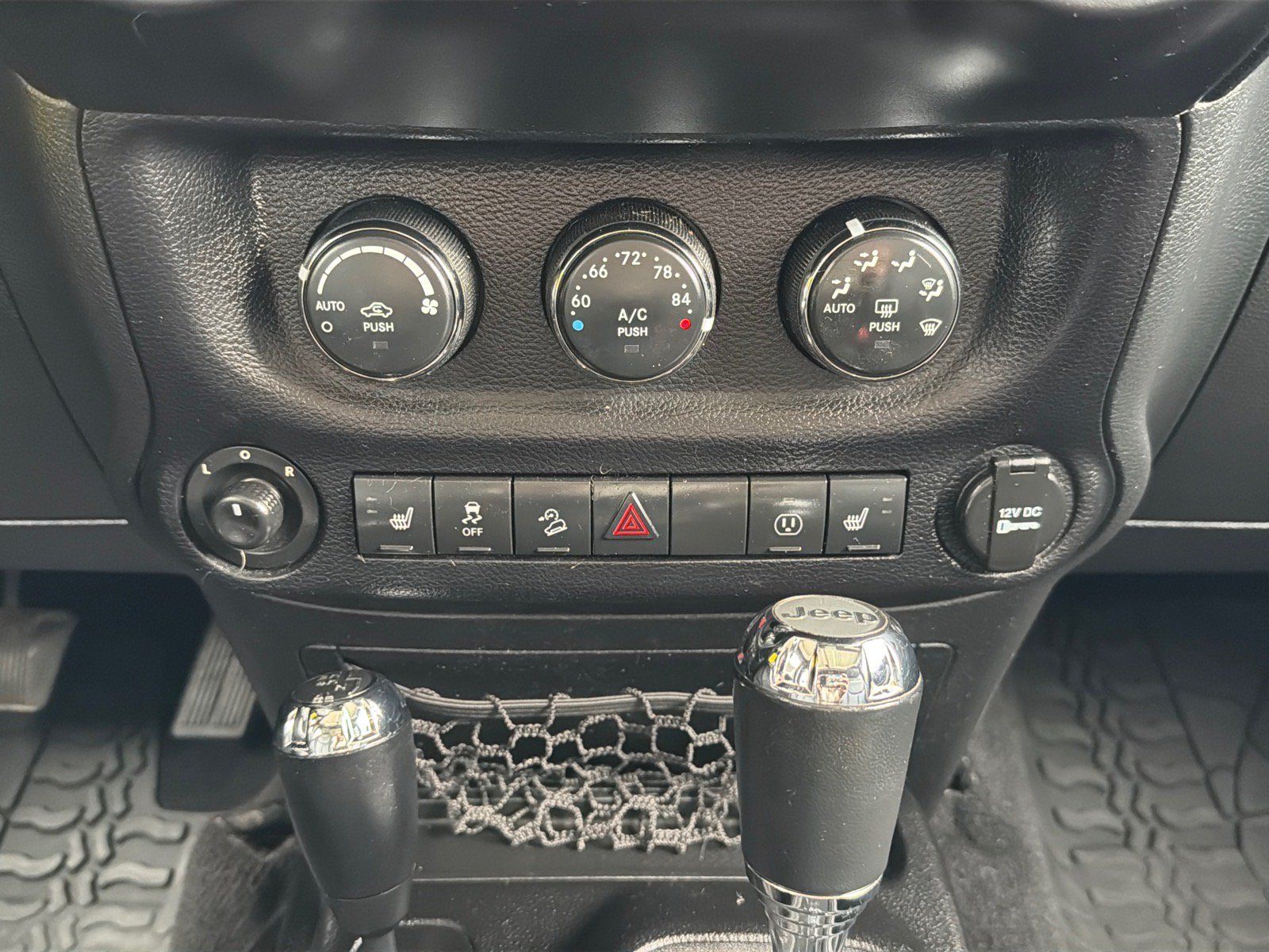 Used 2014 Jeep Wrangler Unlimited Rubicon w/ Connectivity Group AWD/4WD image 18