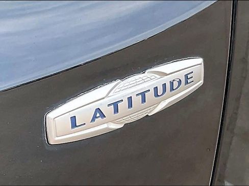 Used 2016 Jeep Renegade Latitude image 11