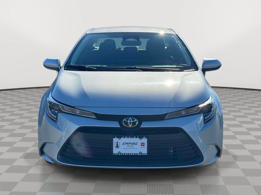 Used 2026 Toyota Corolla LE FWD image 2