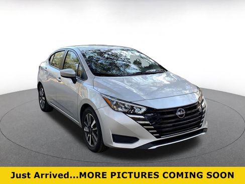 Used 2025 Nissan Versa SV image 1