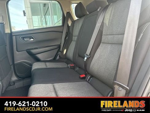 Used 2024 Nissan Rogue SV image 7