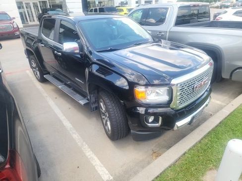 Used 2017 GMC Canyon Denali RWD image 2