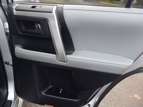 Used 2011 Toyota 4Runner SR5 w/ Convenience Pkg image 30