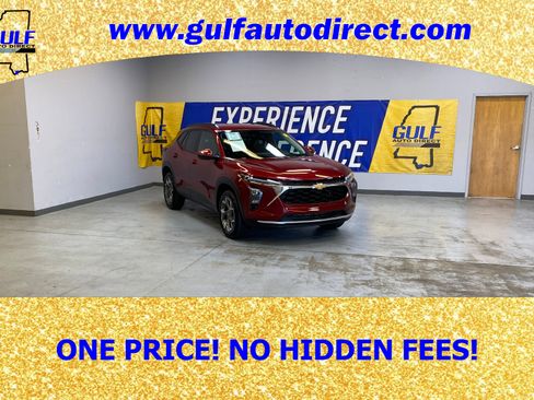 Used 2025 Chevrolet Trax LT w/ LT Convenience Package image 1