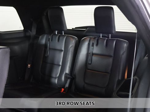 Used 2019 Ford Explorer XLT w/ Equipment Group 202A image 8