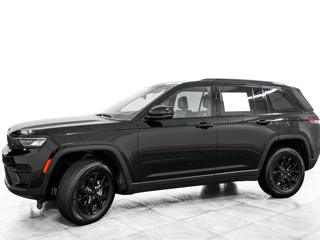 Certified 2025 Jeep Grand Cherokee Altitude AWD/4WD image 4