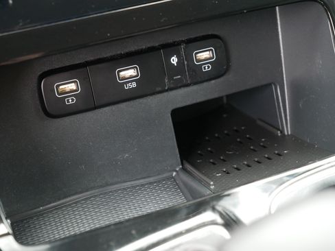 Certified 2023 Kia Carnival EX FWD image 33