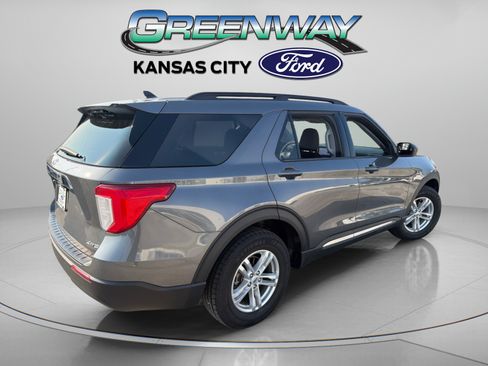 Used 2023 Ford Explorer XLT AWD/4WD image 8