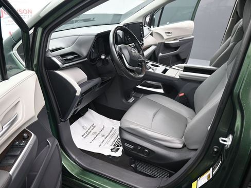 Used 2023 Toyota Sienna XLE image 16