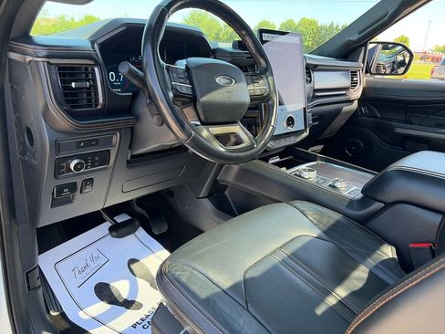 Used 2022 Ford Expedition Platinum AWD/4WD image 17