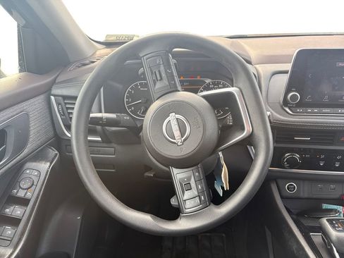 Used 2023 Nissan Rogue S image 11