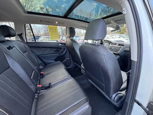 Certified 2022 Volkswagen Tiguan SE w/ Panoramic Sunroof Package image 23