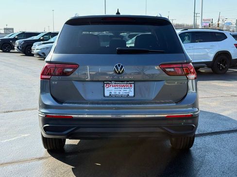 Certified 2023 Volkswagen Tiguan SE image 5