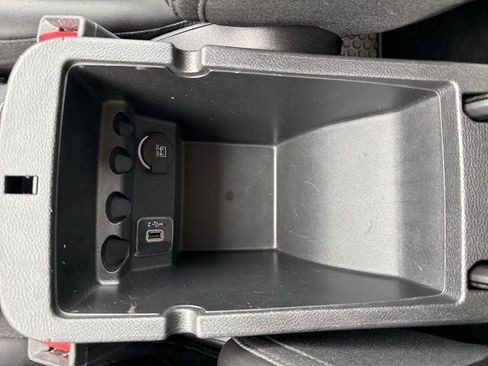 Used 2019 Jeep Cherokee Trailhawk w/ Comfort/Convenience Group AWD/4WD image 36