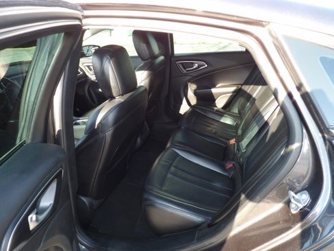 Used 2017 Chrysler 200 Limited Platinum FWD image 11