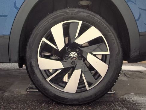 Used 2025 Volkswagen Atlas Cross Sport SE image 1