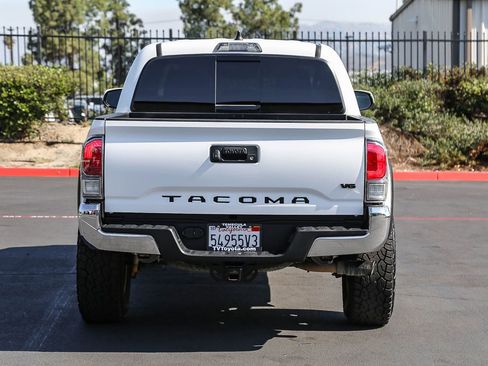 Used 2023 Toyota Tacoma TRD Off-Road w/ Black Out Package (TMS) AWD/4WD image 6