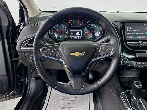 Used 2017 Chevrolet Cruze Premier FWD image 12