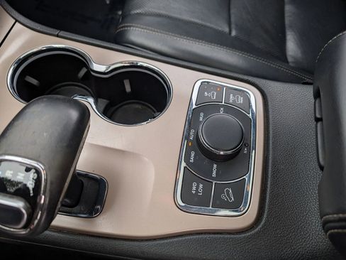 Used 2015 Jeep Grand Cherokee Overland AWD/4WD image 12