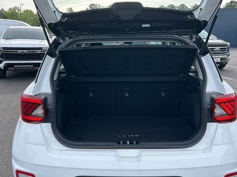 Used 2025 Hyundai Venue Limited image 14
