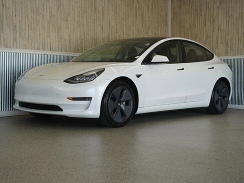 Used 2021 Tesla Model 3 Standard Range Plus RWD image 4