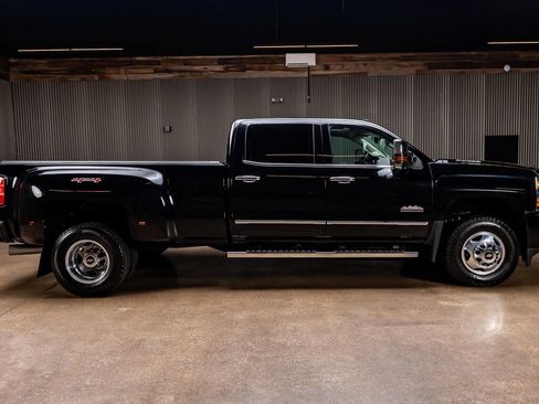 Used 2016 Chevrolet Silverado 3500 High Country w/ Duramax Plus Package AWD/4WD image 5