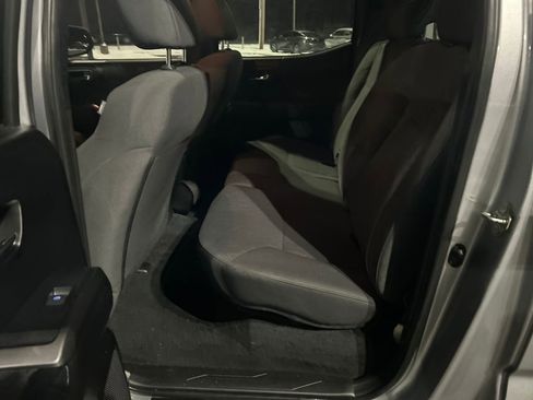 Used 2018 Toyota Tacoma TRD Off-Road image 28