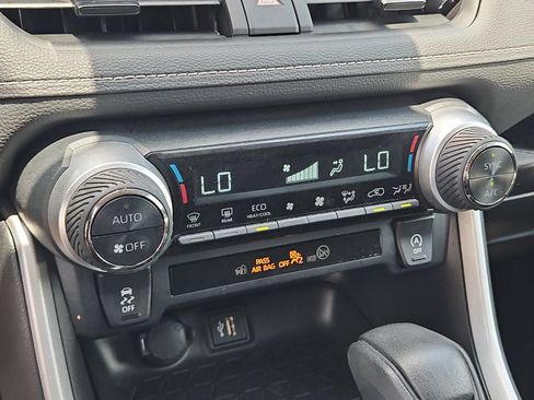 Used 2024 Toyota RAV4 XLE FWD image 18