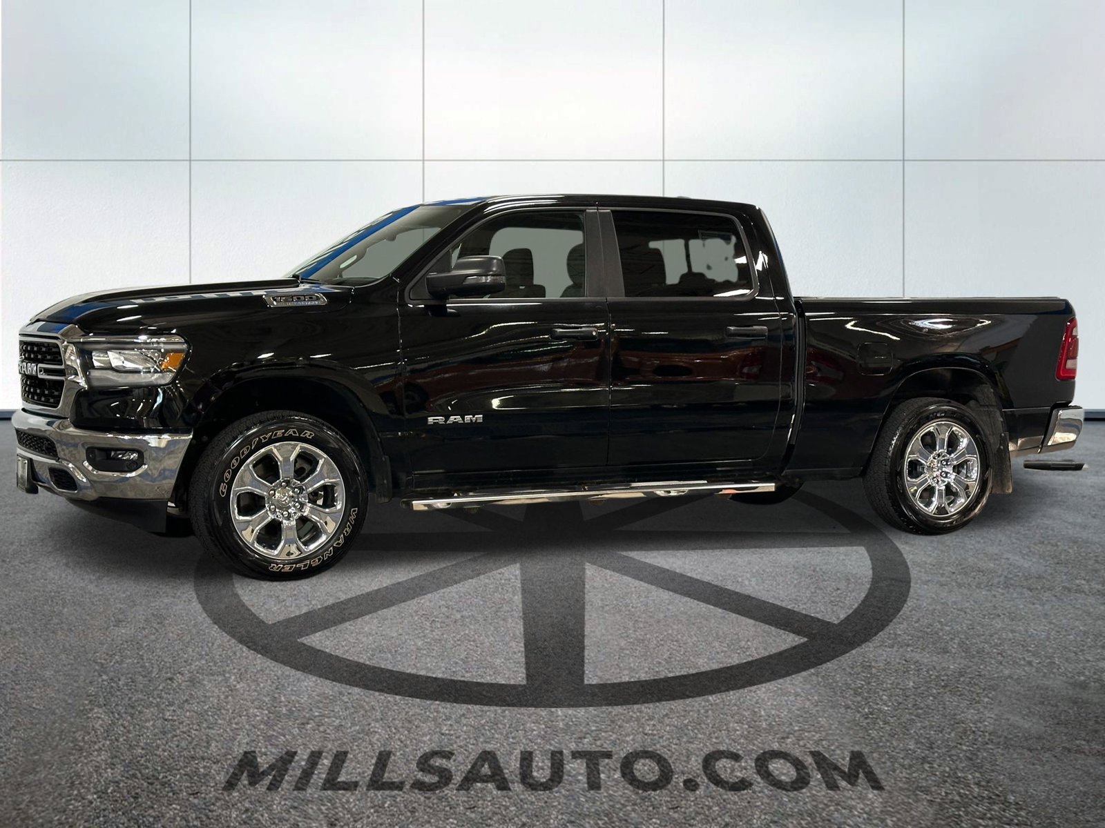 Used 2023 RAM 1500 Big Horn AWD/4WD image 2