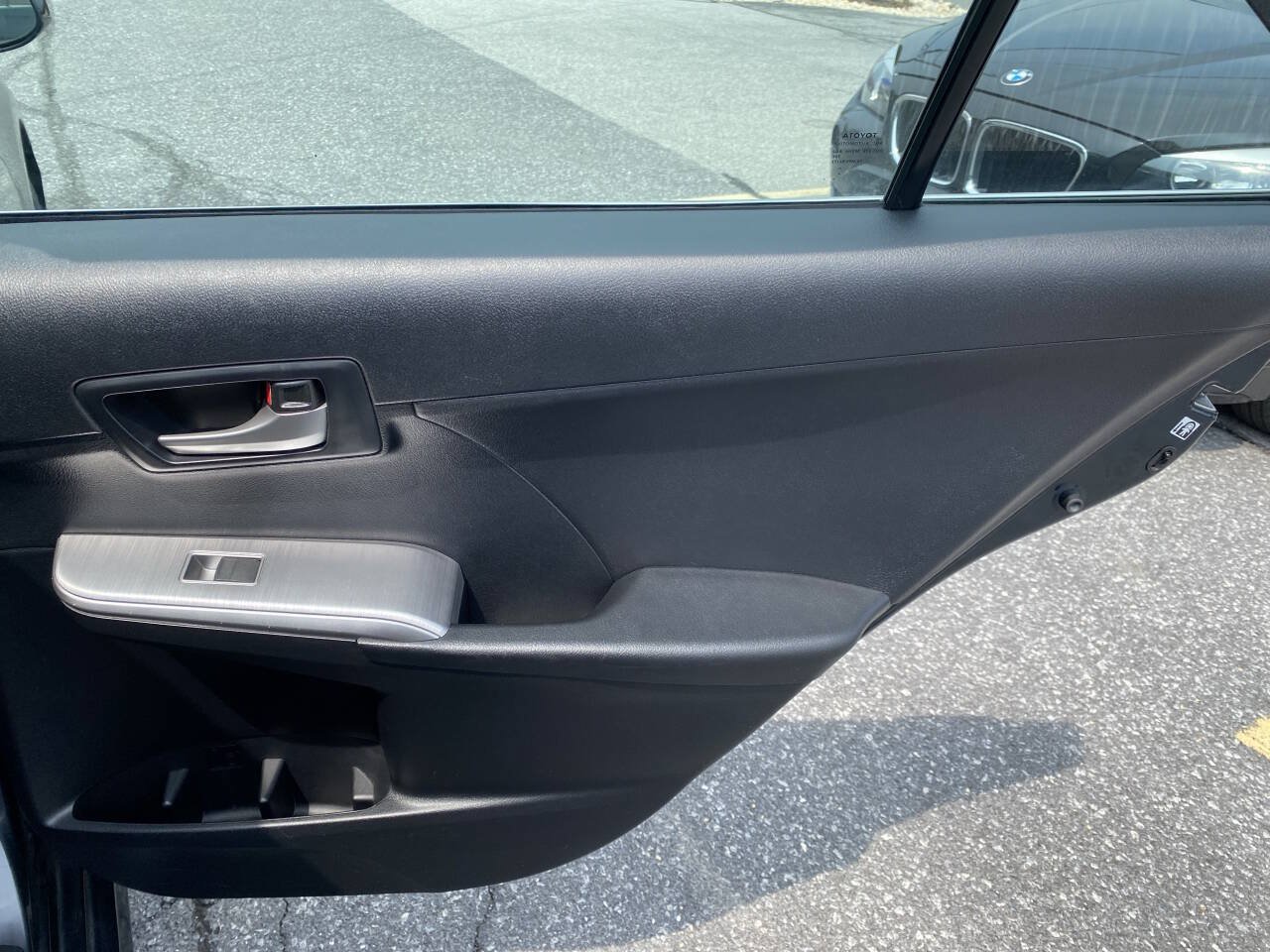 Used 2014 Toyota Camry SE FWD image 19