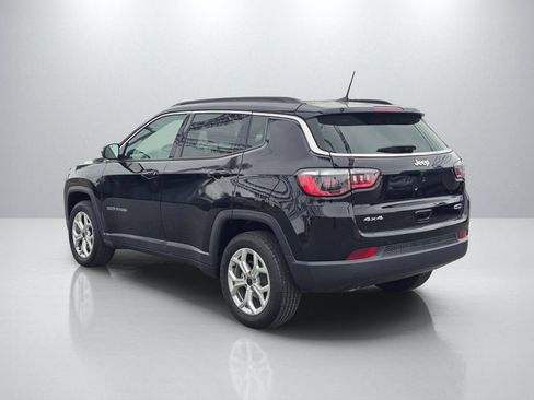 Used 2025 Jeep Compass Latitude w/ Sun & Sound Group AWD/4WD image 7