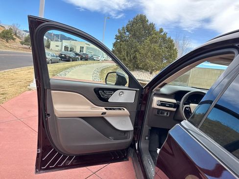 Used 2023 Lincoln Aviator Reserve w/ Equipment Group 201A image 10