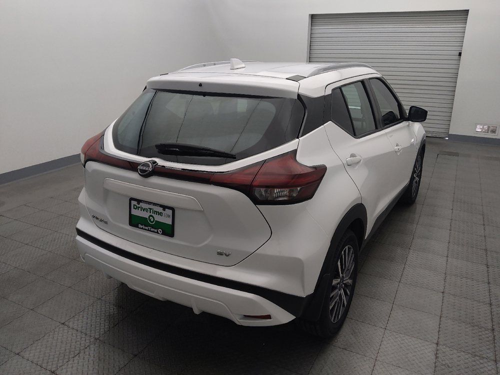 Used 2024 Nissan Kicks SV FWD image 7