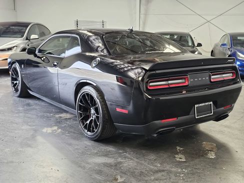 Used 2016 Dodge Challenger SRT Hellcat RWD image 2