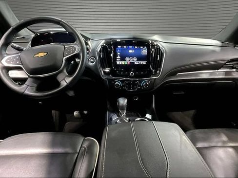 Used 2023 Chevrolet Traverse Premier FWD image 7