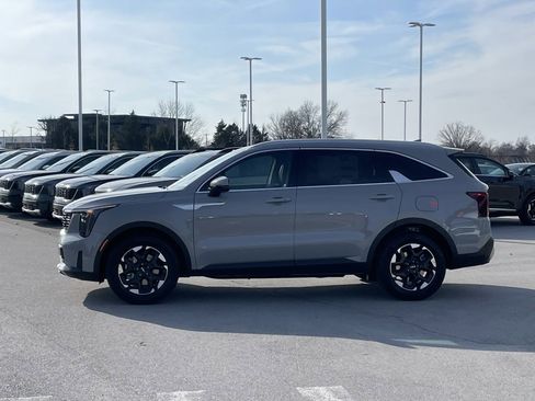 New 2026 Kia Sorento S w/ S Panoramic Sunroof Package image 4