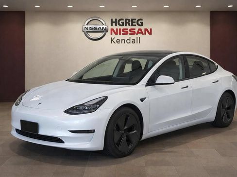 Used 2022 Tesla Model 3 Long Range AWD/4WD image 3