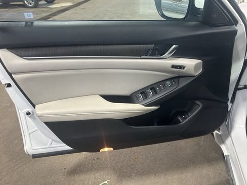 Used 2018 Honda Accord Touring image 23