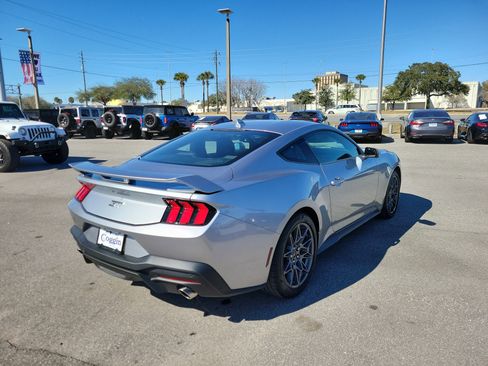 Used 2025 Ford Mustang GT w/ GT Performance Package image 3