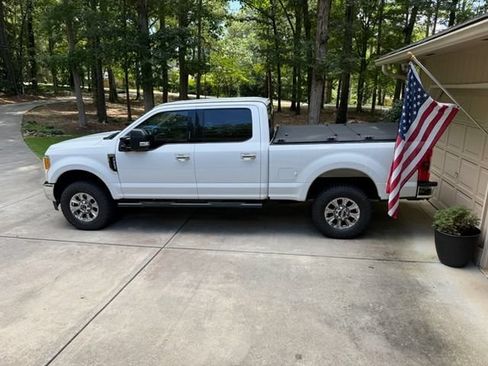 Used 2017 Ford F250 XLT w/ XLT Premium Package AWD/4WD image 2