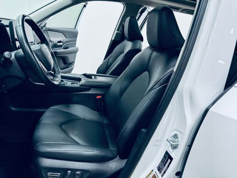 Used 2024 Toyota Grand Highlander AWD Hybrid image 32