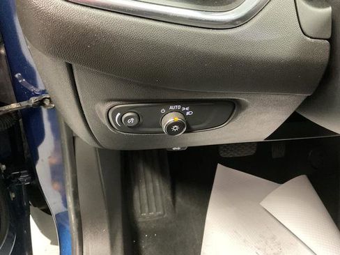 Used 2022 Chevrolet Equinox LT image 11