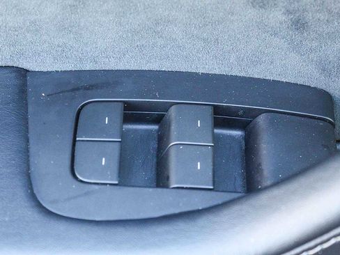 Used 2022 Tesla Model Y Long Range image 20