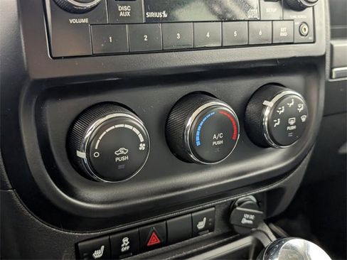 Used 2017 Jeep Patriot Latitude image 28