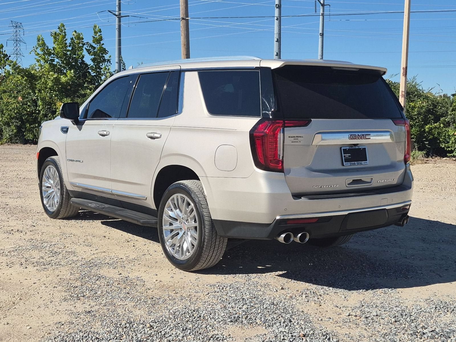 Used 2023 GMC Yukon Denali AWD/4WD image 3