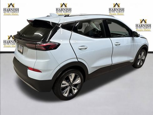Used 2023 Chevrolet Bolt EUV LT w/ Convenience Package image 6