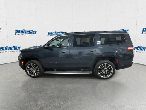 Used 2023 Jeep Wagoneer Series III w/ Premium Group I AWD/4WD image 7