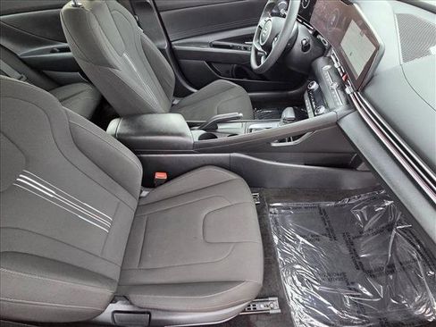Used 2024 Hyundai Elantra SEL image 20