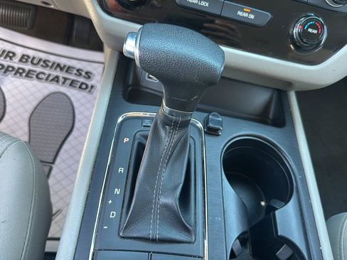 Used 2018 Kia Sedona L FWD image 15