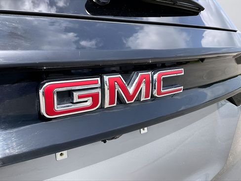 Used 2026 GMC Acadia Elevation w/ Elevation Premium Package FWD image 32